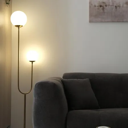 La Boutique - 2 Min Walk To Bernina Express 티라노