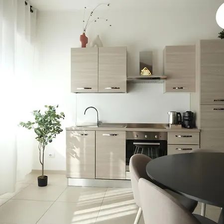 La Boutique - 2 Min Walk To Bernina Express 아파트 티라노